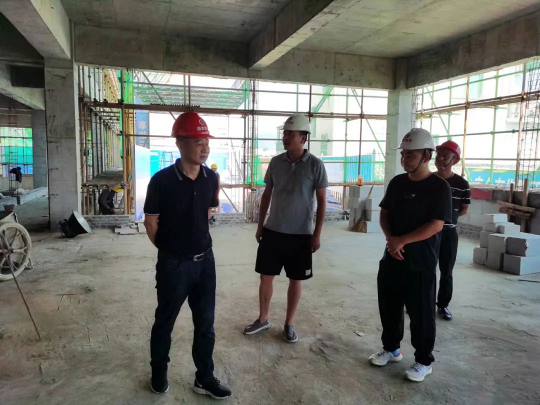 汪建鋒督查文明創(chuàng)建工作